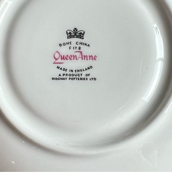 Queen Anne bone china floral pattern, pink mini roses, gold rims,vintage,England - Picture 9 of 10